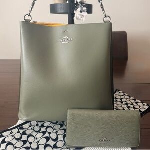 Coach Forest Green Bucket Bag w/Wallet